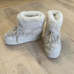 H&M fur boots size 6, 37